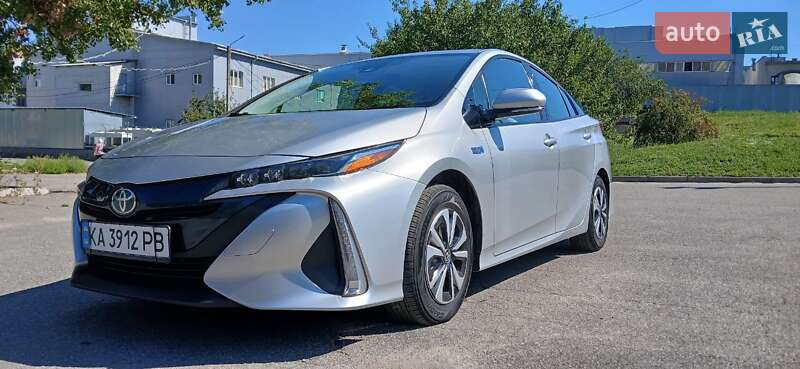 Хэтчбек Toyota Prius 2017 в Харькове
