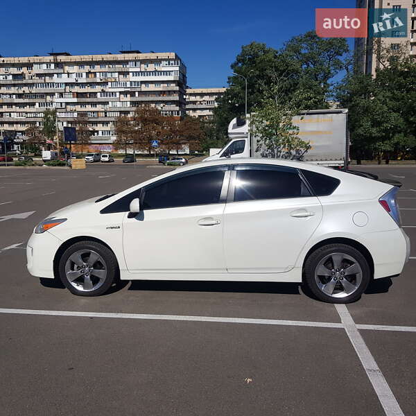 Хэтчбек Toyota Prius 2013 в Киеве