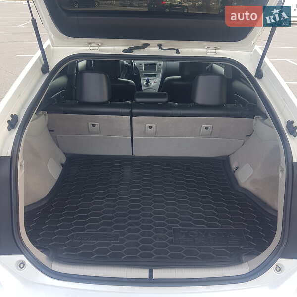 Хэтчбек Toyota Prius 2013 в Киеве