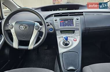 Хэтчбек Toyota Prius 2014 в 