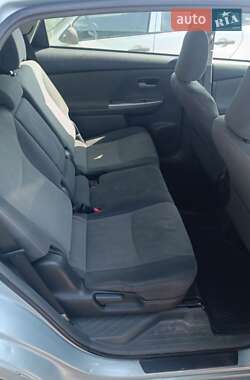 Хэтчбек Toyota Prius 2013 в 