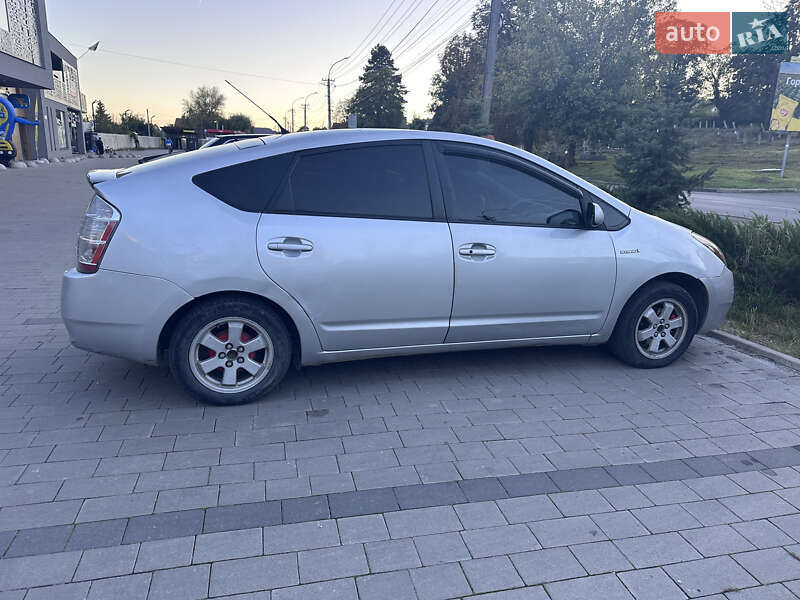 Хэтчбек Toyota Prius 2006 в Ужгороде