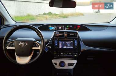 Хэтчбек Toyota Prius 2018 в 
