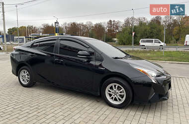 Хэтчбек Toyota Prius 2016 в 