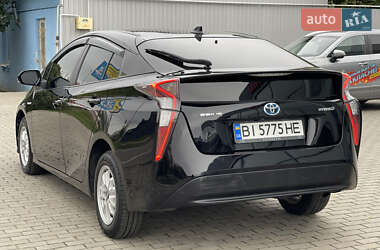 Хэтчбек Toyota Prius 2016 в 