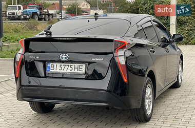 Хэтчбек Toyota Prius 2016 в 