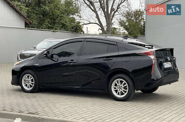 Хэтчбек Toyota Prius 2016 в 