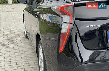 Хэтчбек Toyota Prius 2016 в 