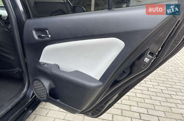 Хэтчбек Toyota Prius 2016 в 