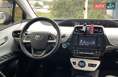 Хэтчбек Toyota Prius 2016 в 