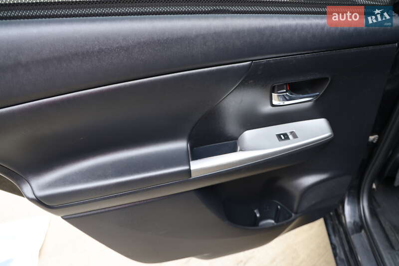 Хетчбек Toyota Prius 2016 в Луцьку