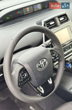 Хэтчбек Toyota Prius 2021 в Киеве