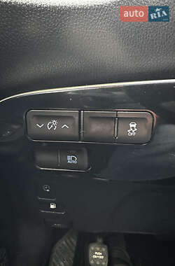 Хэтчбек Toyota Prius 2021 в Киеве