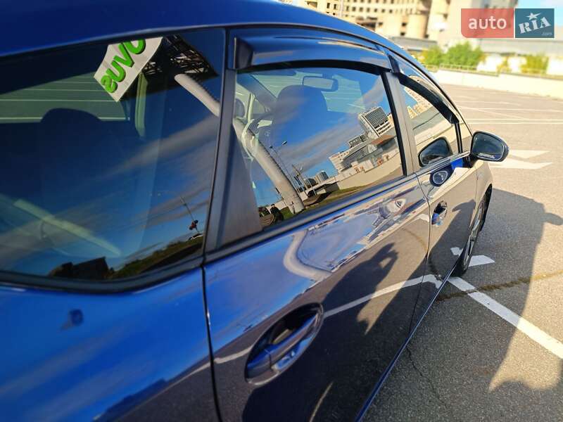 Хетчбек Toyota Prius 2015 в Києві