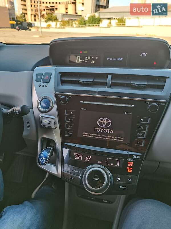 Хетчбек Toyota Prius 2015 в Києві