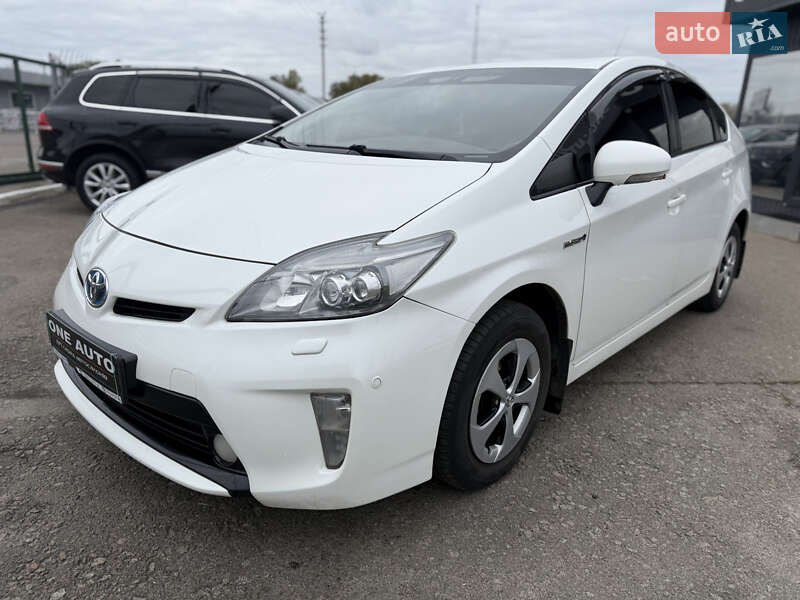 Хэтчбек Toyota Prius 2012 в 