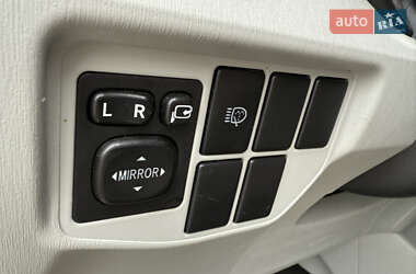 Хэтчбек Toyota Prius 2012 в 
