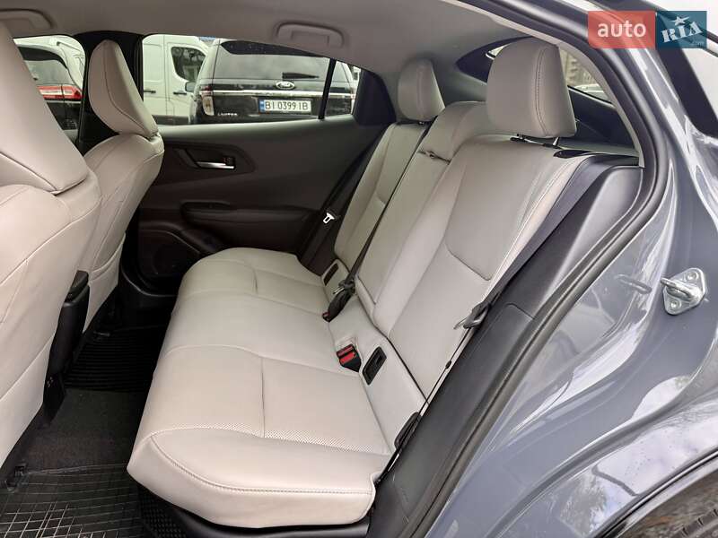 Хэтчбек Toyota Prius 2024 в Харькове