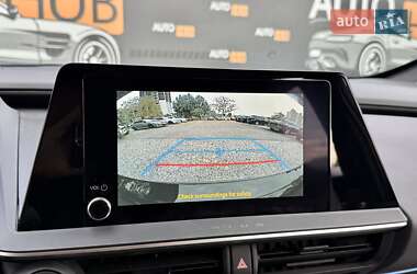 Хэтчбек Toyota Prius 2024 в 