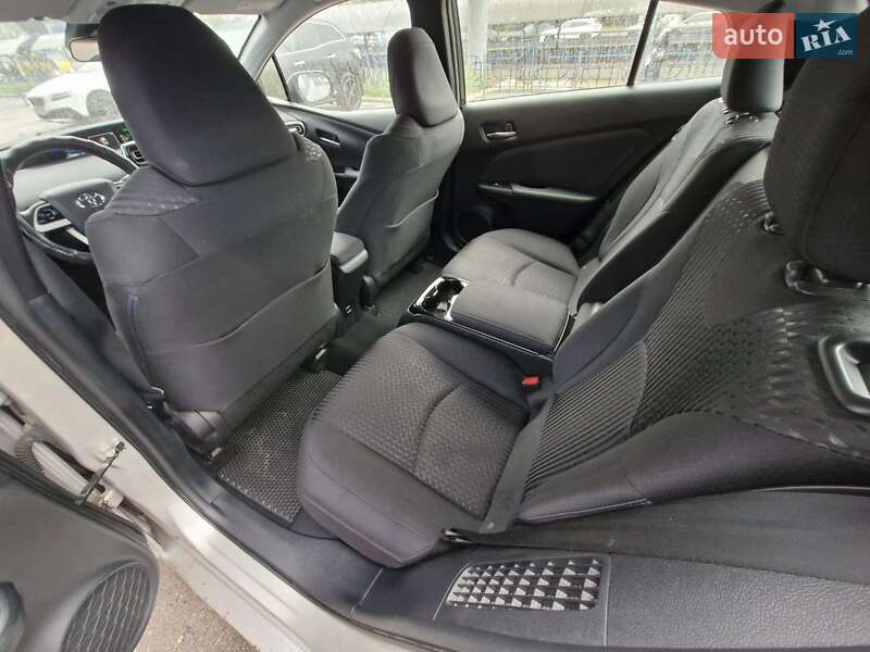 Хетчбек Toyota Prius 2017 в Києві