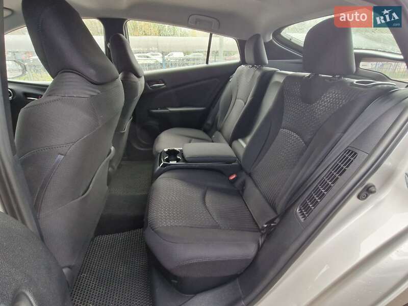 Хетчбек Toyota Prius 2017 в Києві