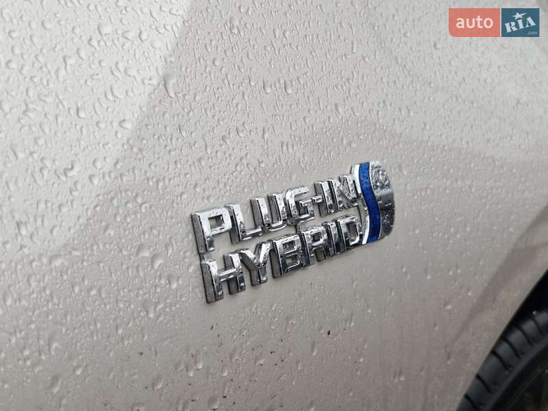 Хетчбек Toyota Prius 2017 в Києві