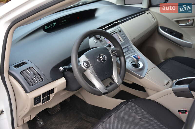 Хэтчбек Toyota Prius 2013 в Киеве