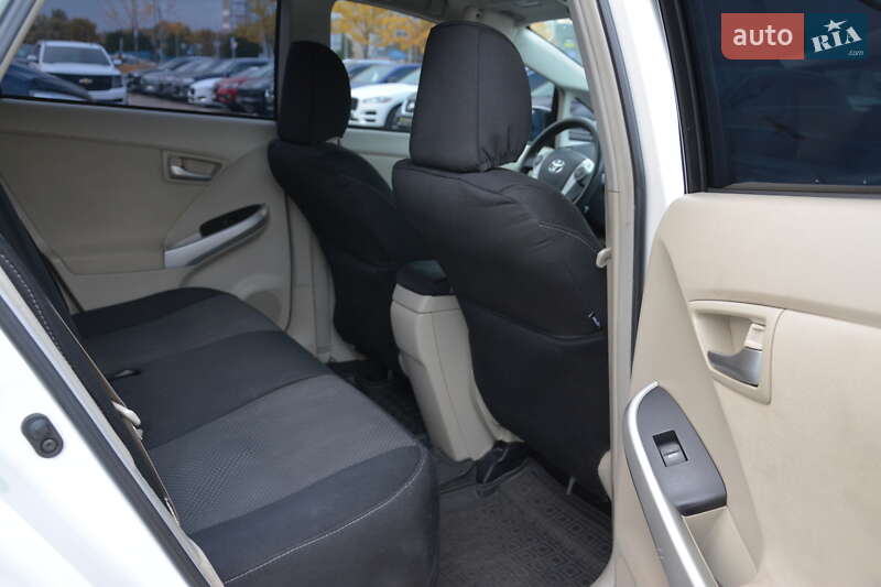 Хэтчбек Toyota Prius 2013 в Киеве