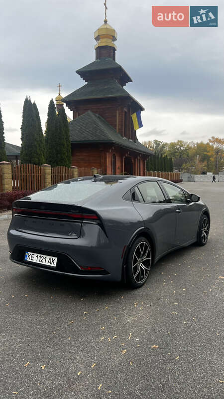 Хэтчбек Toyota Prius 2023 в Днепре