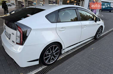 Хэтчбек Toyota Prius 2014 в 
