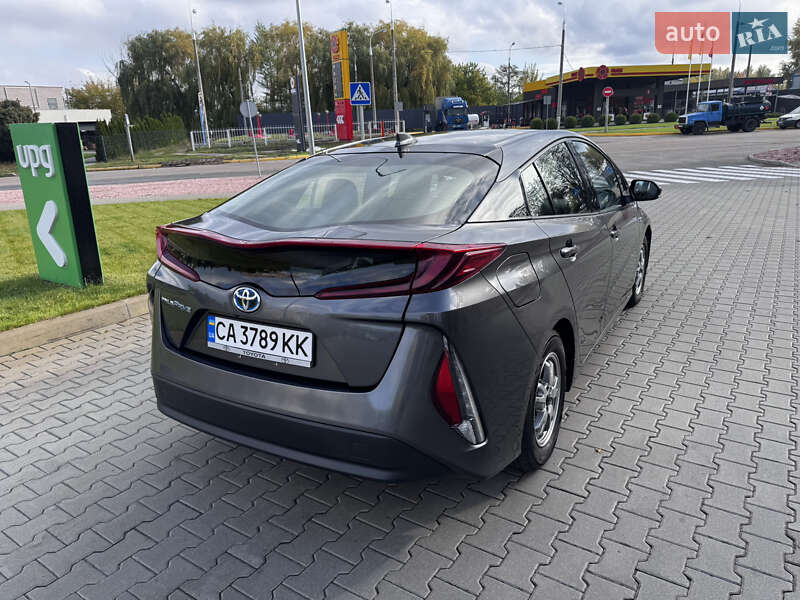 Хэтчбек Toyota Prius 2016 в Черкассах