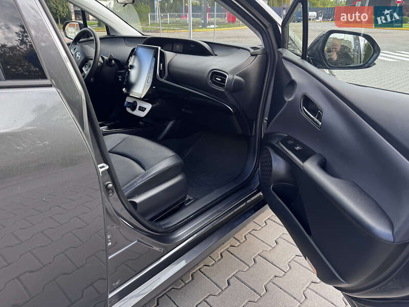 Хэтчбек Toyota Prius 2016 в Черкассах