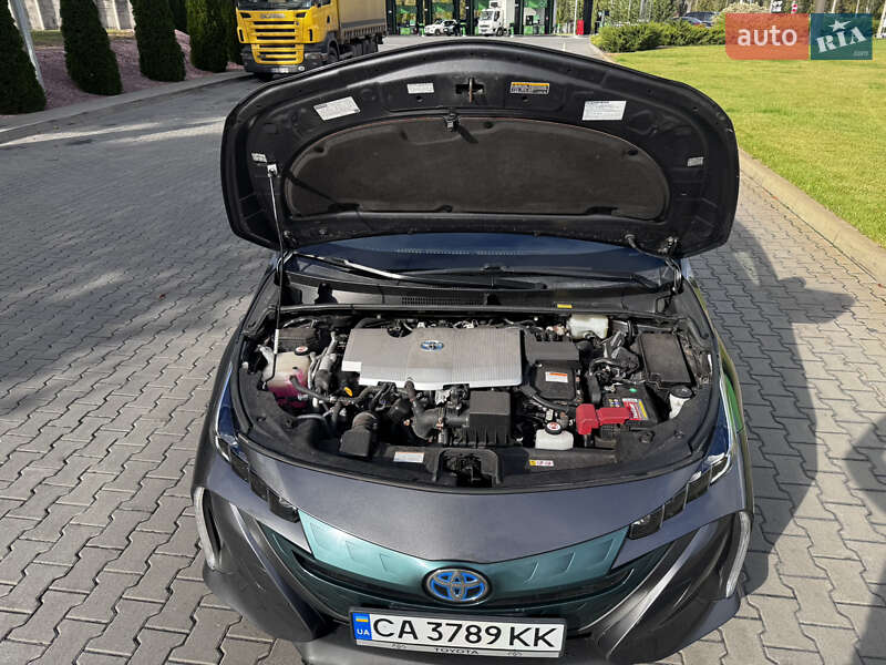 Хэтчбек Toyota Prius 2016 в Черкассах