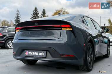 Хэтчбек Toyota Prius 2024 в 