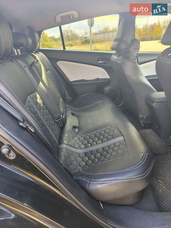 Хэтчбек Toyota Prius 2016 в Виннице