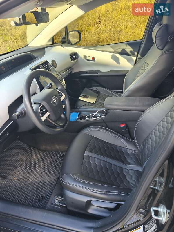 Хэтчбек Toyota Prius 2016 в Виннице