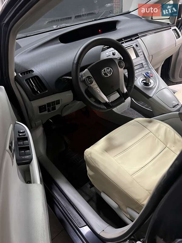 Хэтчбек Toyota Prius 2014 в Вишневом фото 10 Хэтчбек Toyota Prius 2014 в Вишневом