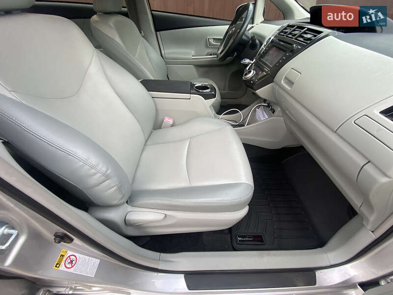 Хетчбек Toyota Prius 2012 в Києві фото 4 Хетчбек Toyota Prius 2012 в Києві