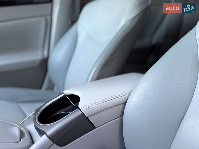 Хэтчбек Toyota Prius 2012 в Ивано-Франковске