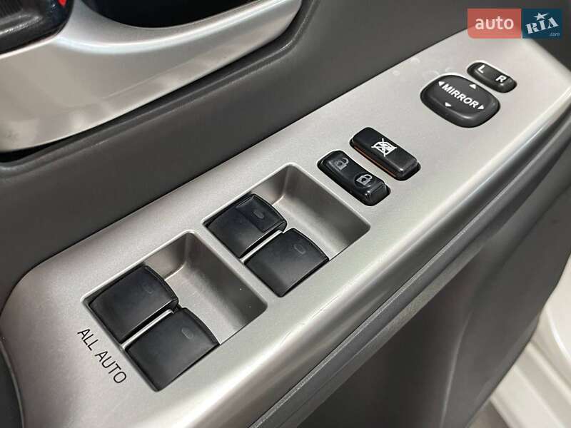 Хэтчбек Toyota Prius 2012 в Киеве фото 18 Хэтчбек Toyota Prius 2012 в Киеве