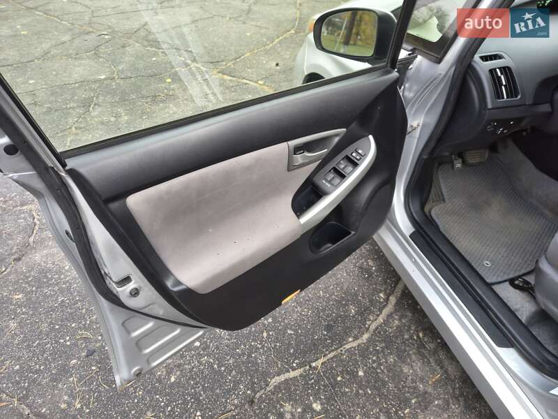 Хэтчбек Toyota Prius 2013 в Каменском