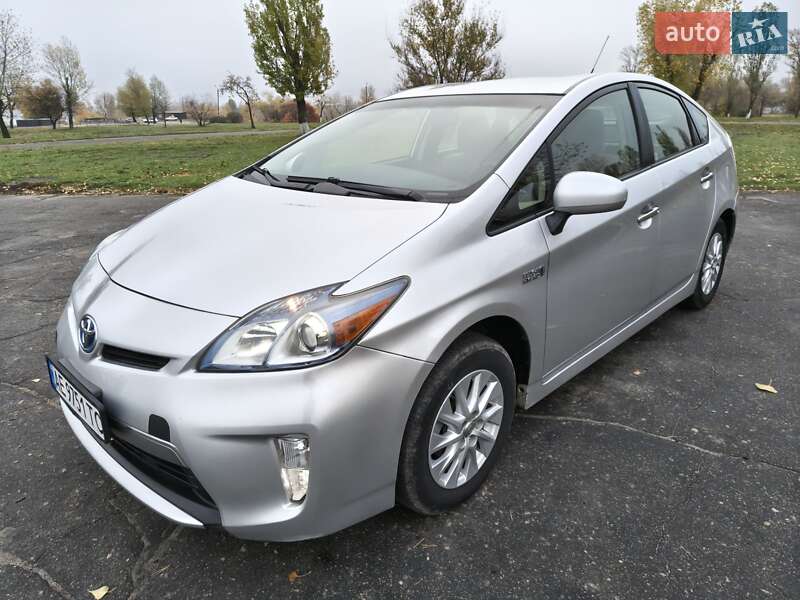 Хэтчбек Toyota Prius 2013 в Каменском