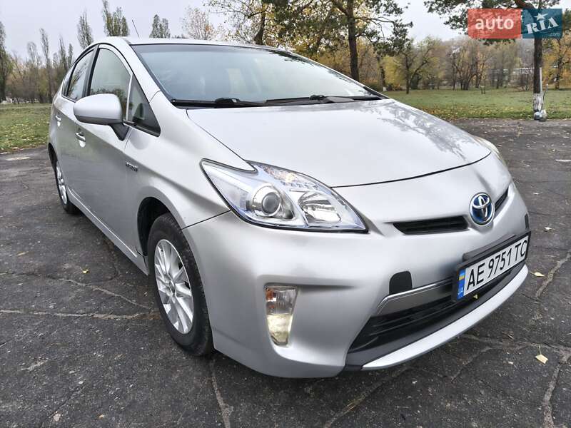 Хэтчбек Toyota Prius 2013 в Каменском