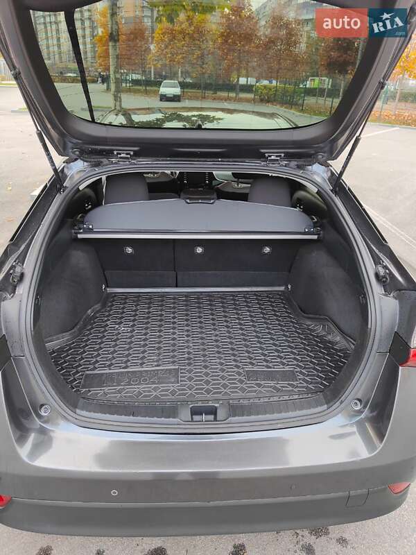 Хетчбек Toyota Prius 2022 в Дніпрі