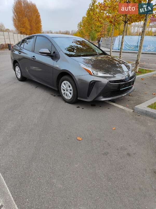 Хетчбек Toyota Prius 2022 в Дніпрі