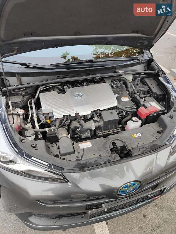 Хетчбек Toyota Prius 2022 в Дніпрі