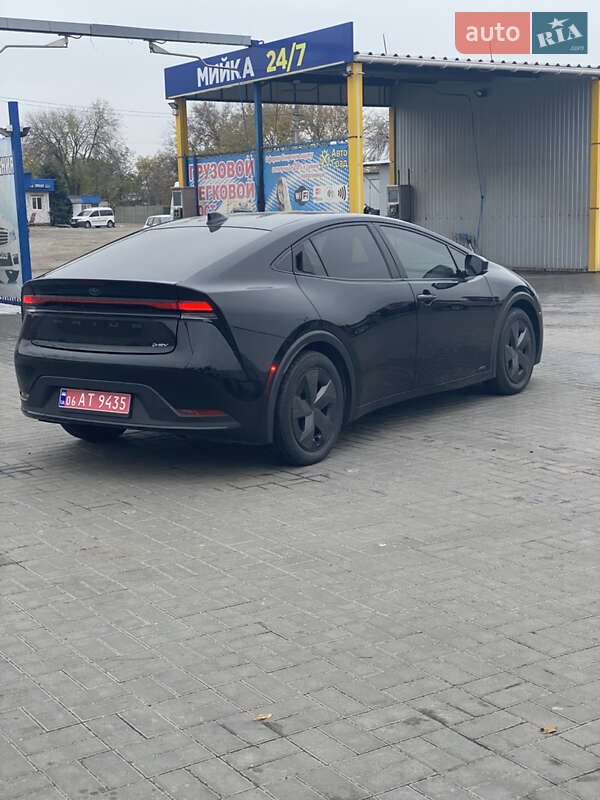 Хэтчбек Toyota Prius 2023 в Запорожье