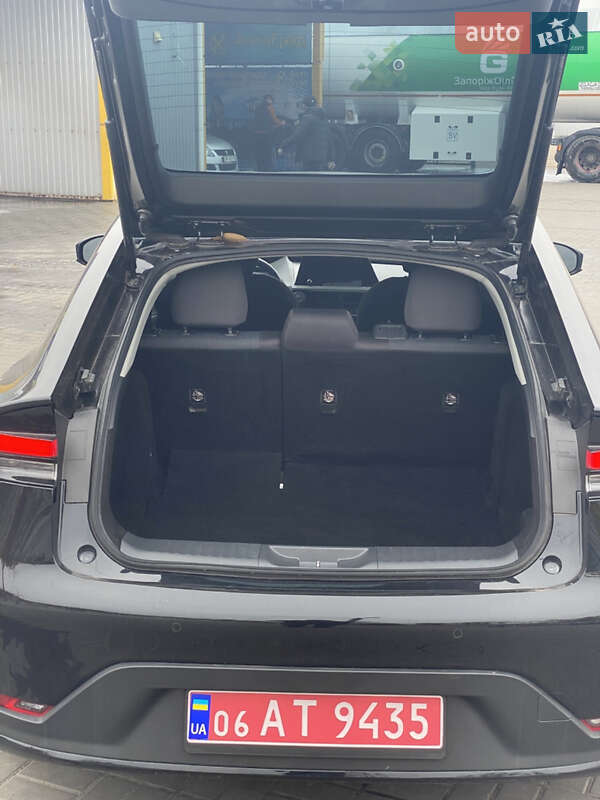 Хэтчбек Toyota Prius 2023 в Запорожье