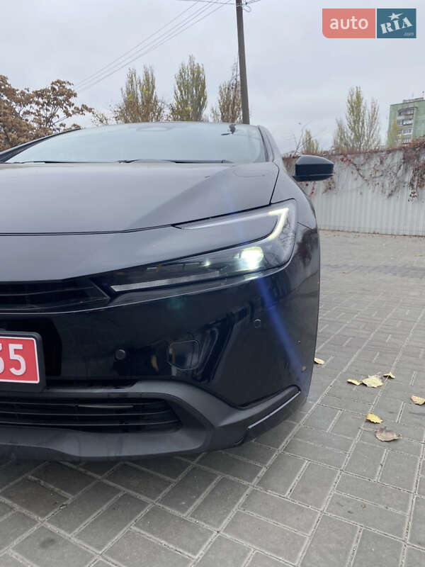 Хэтчбек Toyota Prius 2023 в Запорожье