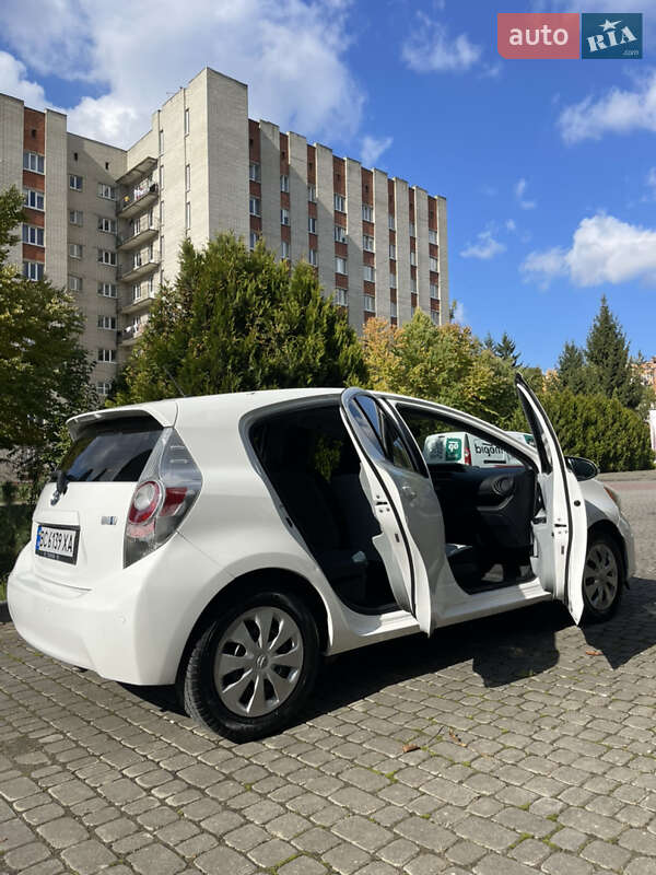 Хэтчбек Toyota Prius 2013 в Львове